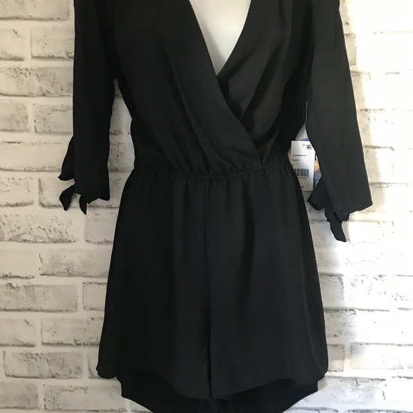 Lace-Trim Split-Sleeve Romper - Picture 5 of 9